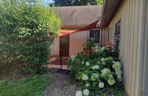 Baraboo Apartment | TRAVELERS! In the heart of Baraboo, close to SSM Hospital!