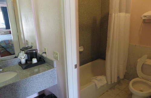 Liberty Hotel | Travelers Inn and Suites Liberty