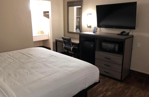 Wharton Hotel | Travelers Inn and Suites Wharton
