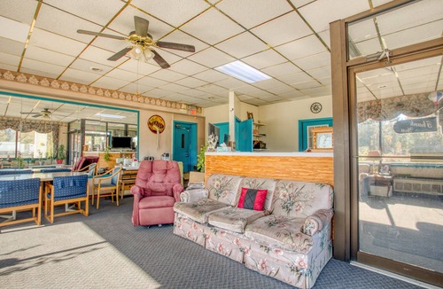 Templeton Hotel | Travelers Inn By OYO, Templeton VA