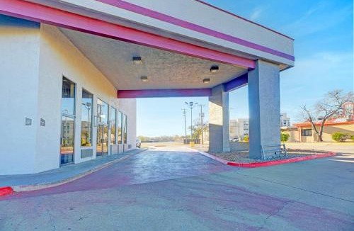 Wichita Falls Hotel | Travelers inn by OYO Wichita Falls