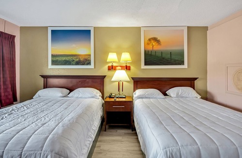 Four Oaks Hotel | Travelers Inn