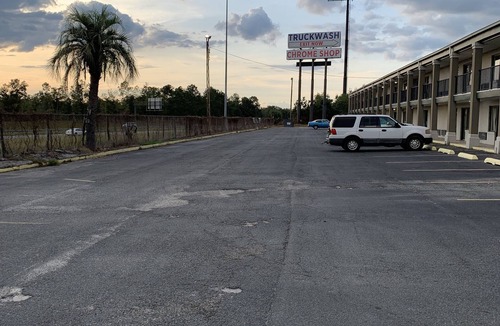 Valdosta Hotel | Travelers Inn
