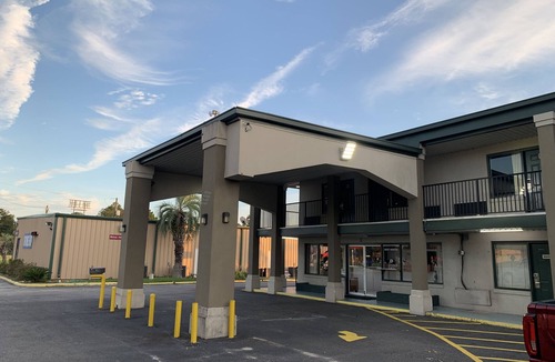 Valdosta Hotel | Travelers Inn