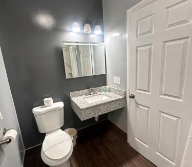 West Sacramento Hotel | Travelers INN