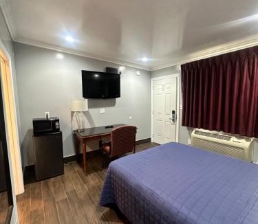 West Sacramento Hotel | Travelers INN