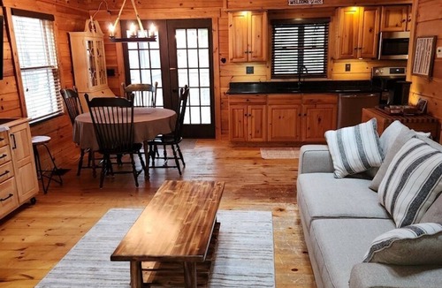 Warm Springs Cabin | Travelers Rest Cabin