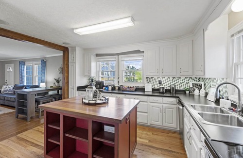 Travelers Rest House | Travelers Rest Pet-Friendly 3BR, Porch & Grill