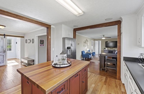 Travelers Rest House | Travelers Rest Pet-Friendly 3BR, Porch & Grill