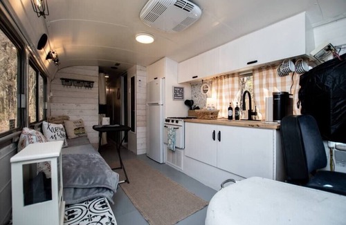 Bowdon Junction House | Travelers rest: Skoolie stay