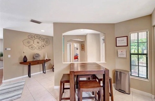 Fruitville House | Traveling professionals no cleaning fee, beach essentials, stocked kitchen