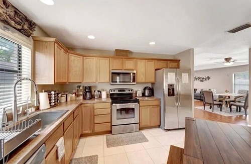 Fruitville House | Traveling professionals no cleaning fee, beach essentials, stocked kitchen