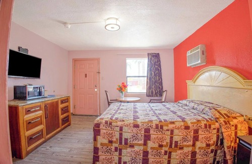El Paso Hotel | Traveling Solo? Budget Queen Room Near Carolina Park – No-Stress Rooms