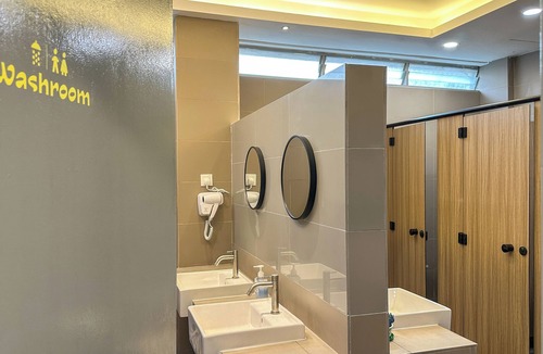 Chinatown Hotel | Traveller Ark Hotel & Bunks