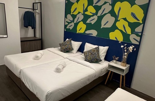 Chinatown Hotel | Traveller Ark Hotel & Bunks