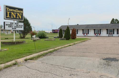 Laurentian Valley Hotel | Travellers Inn