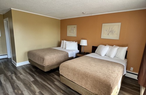 Laurentian Valley Hotel | Travellers Inn Pembroke