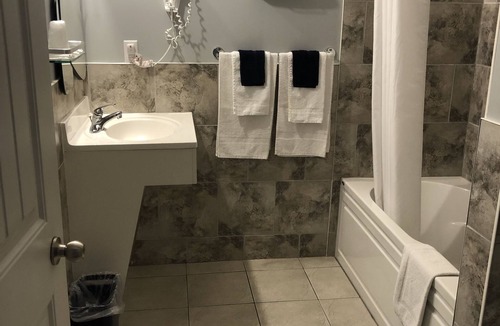 Owen Sound Hotel | Travellers Motel - New Wing
