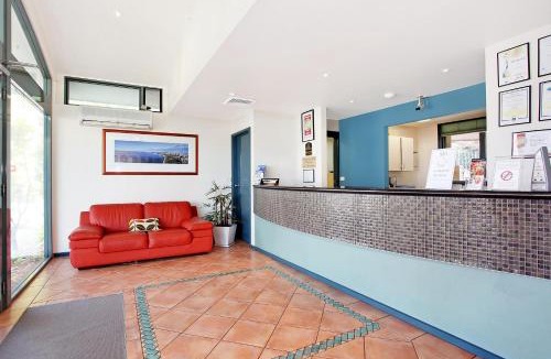Mayfield West Hotel | Travellers Motor Village