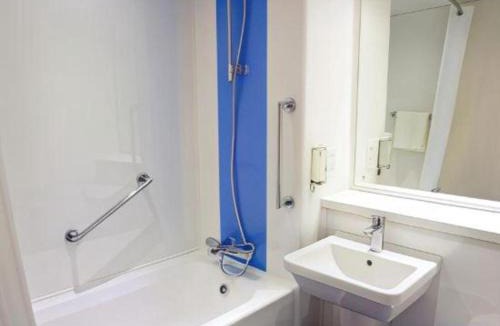 Bloxwich Hotel | Travelodge Birmingham Yardley