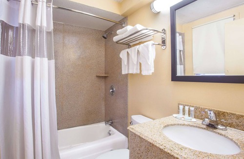 South Burlington Hotel | Travelodge by Wyndham South Burlington