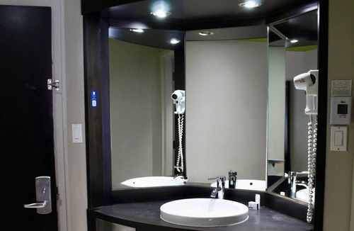 Trois-Rivieres Hotel | Travelodge by Wyndham Trois-Rivieres