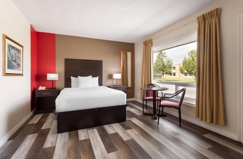 Lindsay Hotel | Travelodge by Wyndham Lindsay