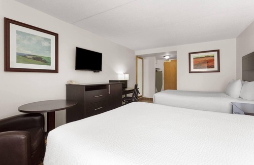 Lindsay Hotel | Travelodge by Wyndham Lindsay