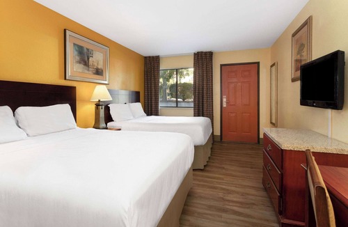 Northeast Heights Hotel | Travelodge by Wyndham Albuquerque East