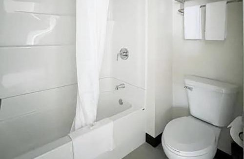 Atlanta Hotel | Travelodge by Wyndham Atlanta, Illinois