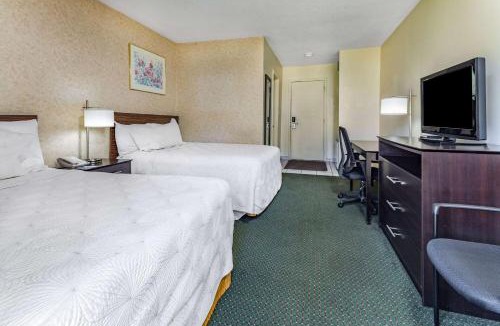 Bracebridge Hotel | Travelodge by Wyndham Bracebridge