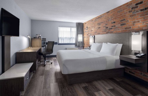 Barrie Hotel | Travelodge by Wyndham Barrie
