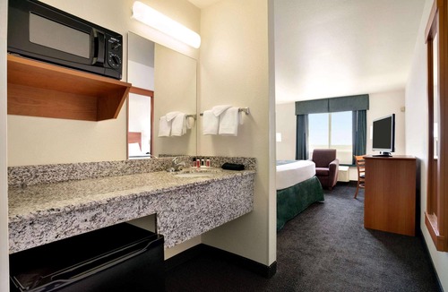 Bill Hotel | Travelodge by Wyndham Bill WY Thunder Basin Ntl Grassland