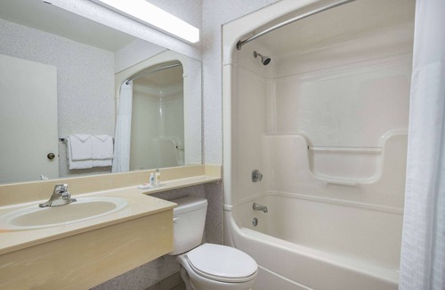 Bridgewater Hotel | Travelodge by Wyndham Bridgewater