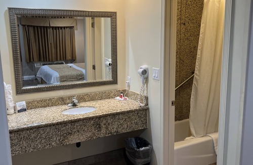 Brea Hotel | Travelodge by Wyndham Brea