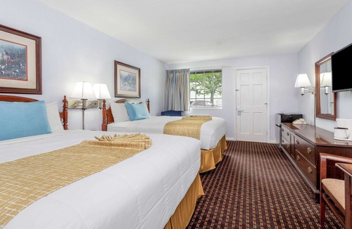West Dennis Hotel | Travelodge by Wyndham Cape Cod Area
