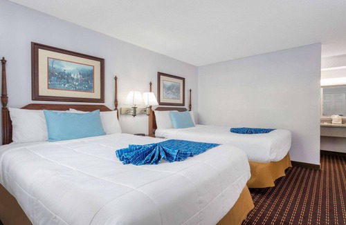 West Dennis Hotel | Travelodge by Wyndham Cape Cod Area