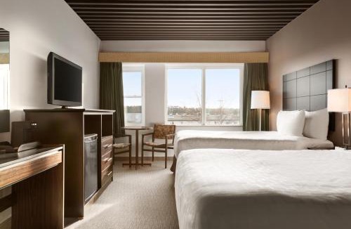 Baie Comeau Hotel | Travelodge by Wyndham Baie Comeau