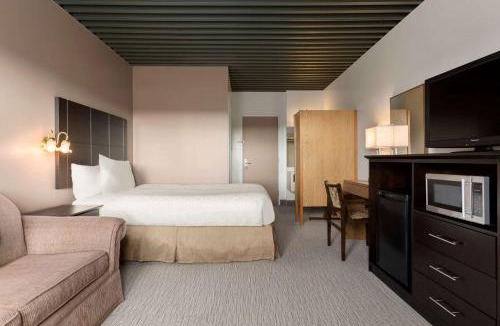 Baie Comeau Hotel | Travelodge by Wyndham Baie Comeau