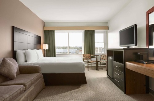 Baie Comeau Hotel | Travelodge by Wyndham Baie-Comeau