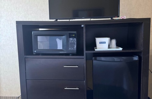 Prince Albert Hotel | Travelodge by Wyndham Prince Albert
