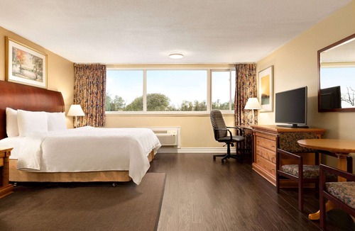 Richmond Hill Hotel | Travelodge by Wyndham Richmond Hill