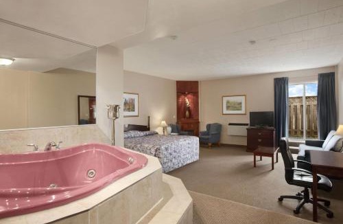 Cambridge Hotel | Travelodge by Wyndham Cambridge - Waterloo