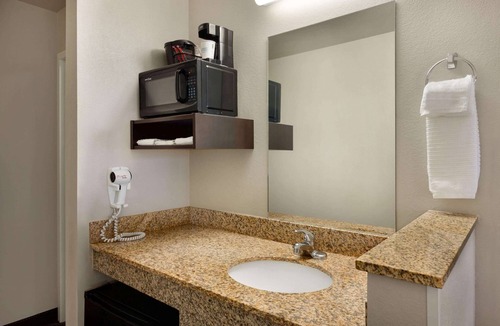 Dexter Hotel | Travelodge by Wyndham Dexter