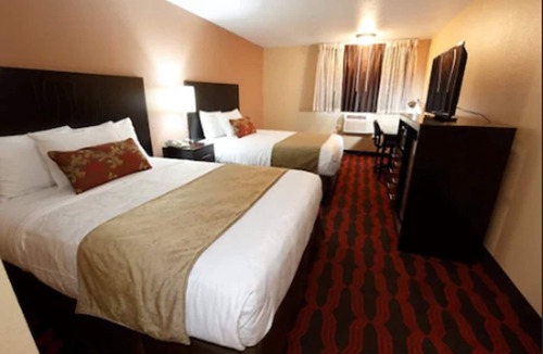 Wood Village Hotel | Travelodge by Wyndham East Portland/Gresham