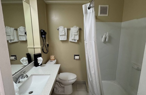 Wood Village Hotel | Travelodge by Wyndham East Portland/Gresham