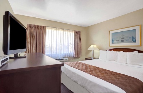Port Gardner Hotel | Travelodge by Wyndham Everett City Center