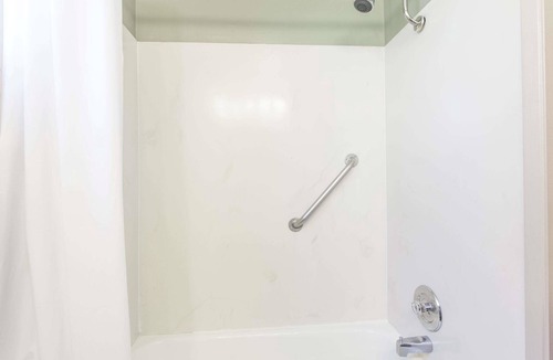 Port Gardner Hotel | Travelodge by Wyndham Everett City Center