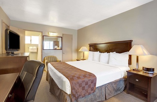 Port Gardner Hotel | Travelodge by Wyndham Everett City Center