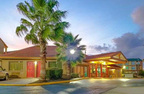 Southeast Houston Hotel | Travelodge by Wyndham Houston Hobby Airport